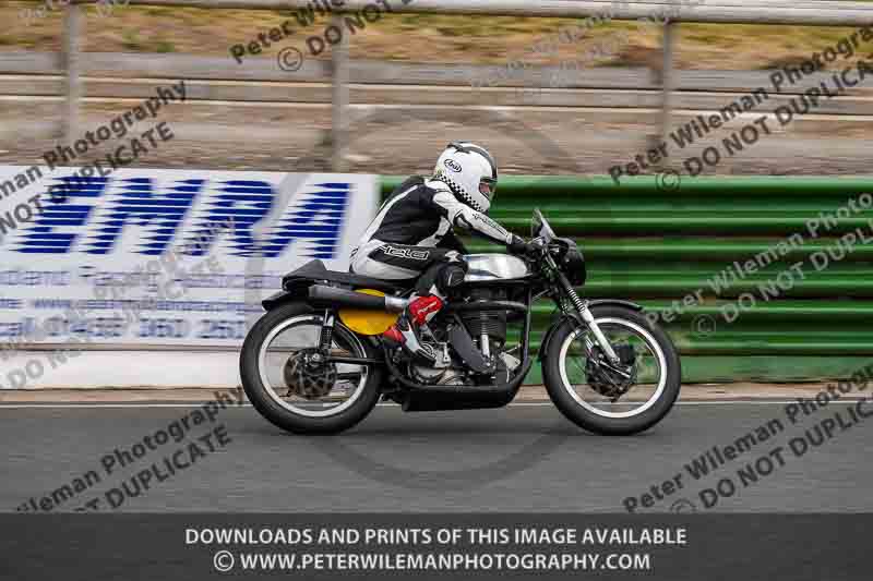 Vintage motorcycle club;eventdigitalimages;mallory park;mallory park trackday photographs;no limits trackdays;peter wileman photography;trackday digital images;trackday photos;vmcc festival 1000 bikes photographs